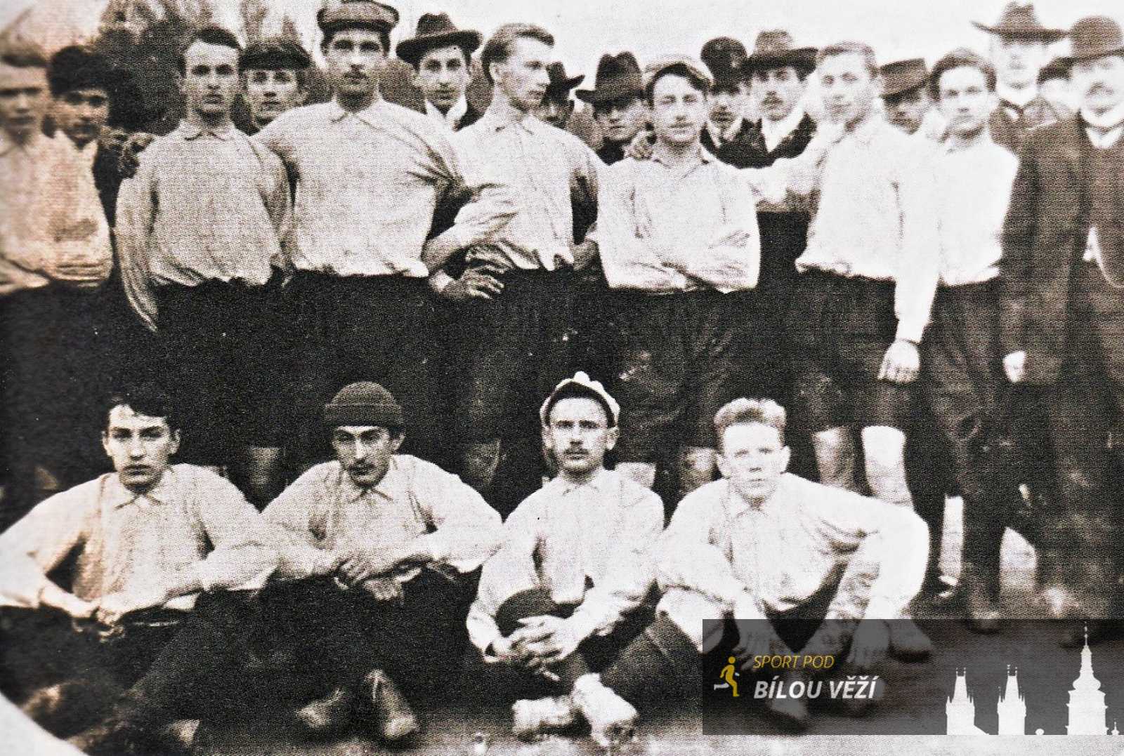Hradečtí fotbalisté - rok 1905